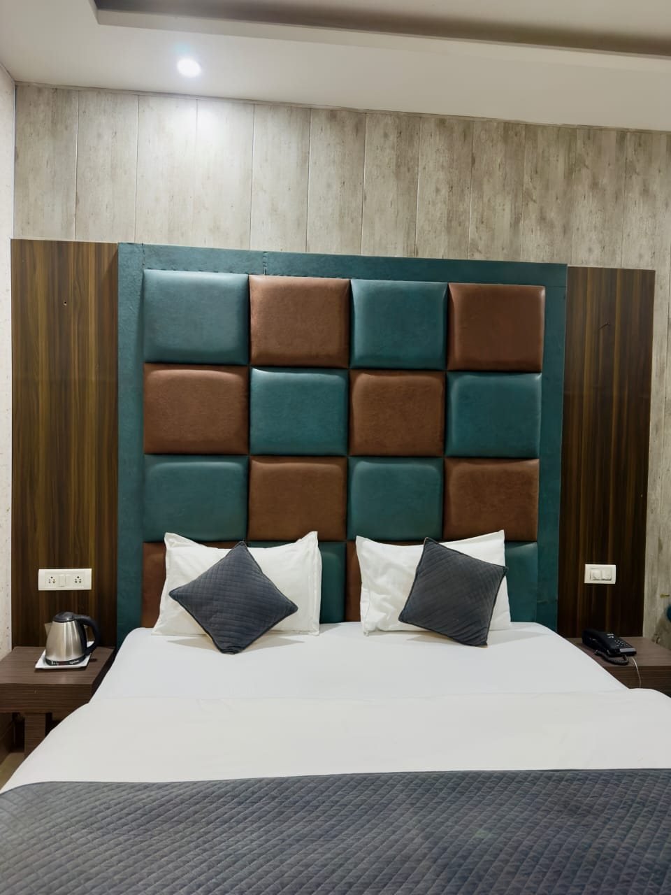 Deluxe AC Double Bed